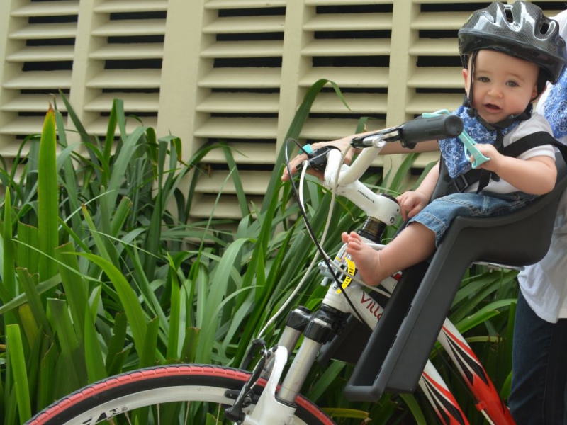Como pedalar com segurança levando crianças